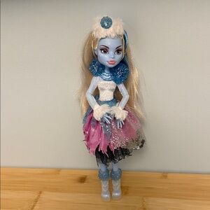 Monster High Abbey Bominable Ghouls Rule Doll 2008 Mattel